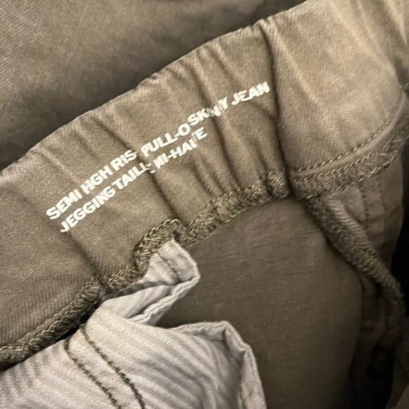 Lands’ End Pull On Skinny Jeans - Picture 3 of 5